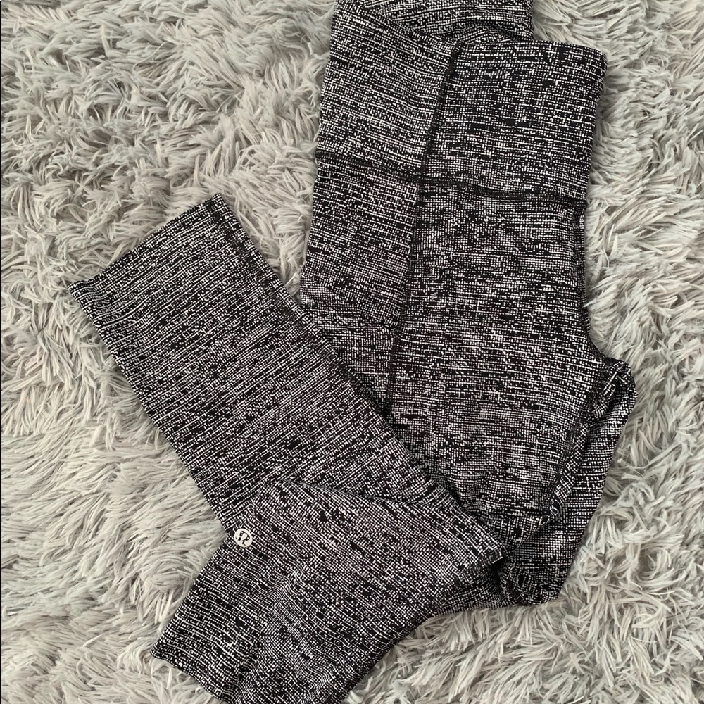 Lululemon yoga pants. - Picture 9 of 10